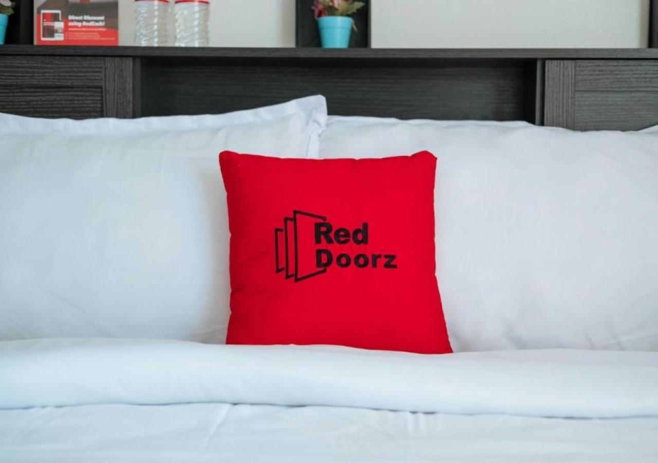 Reddoorz Plus Near Mango Avenue Cebu Exterior photo
